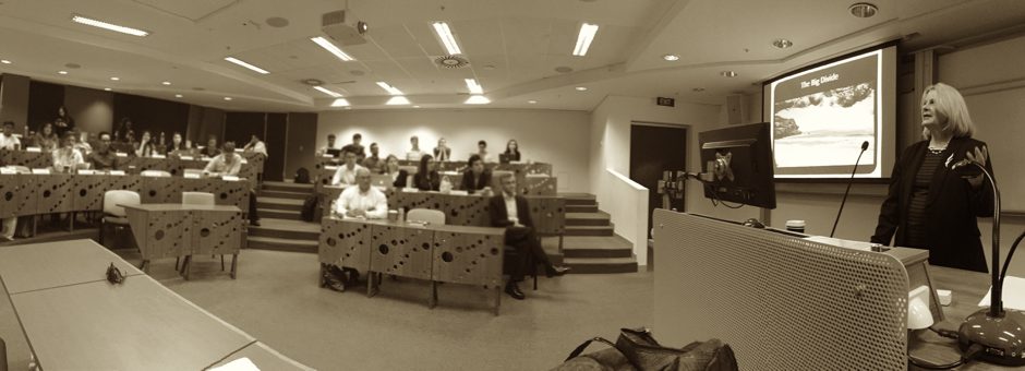 A Digital Divide: The Impact Of Digital Network Technology On Individuals And Society.